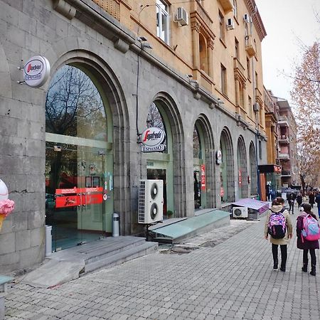 Abovyan 36 Apt & Tour 耶烈万 外观 照片