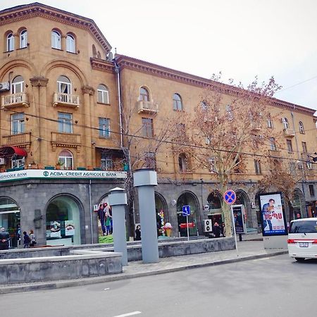 Abovyan 36 Apt & Tour 耶烈万 外观 照片