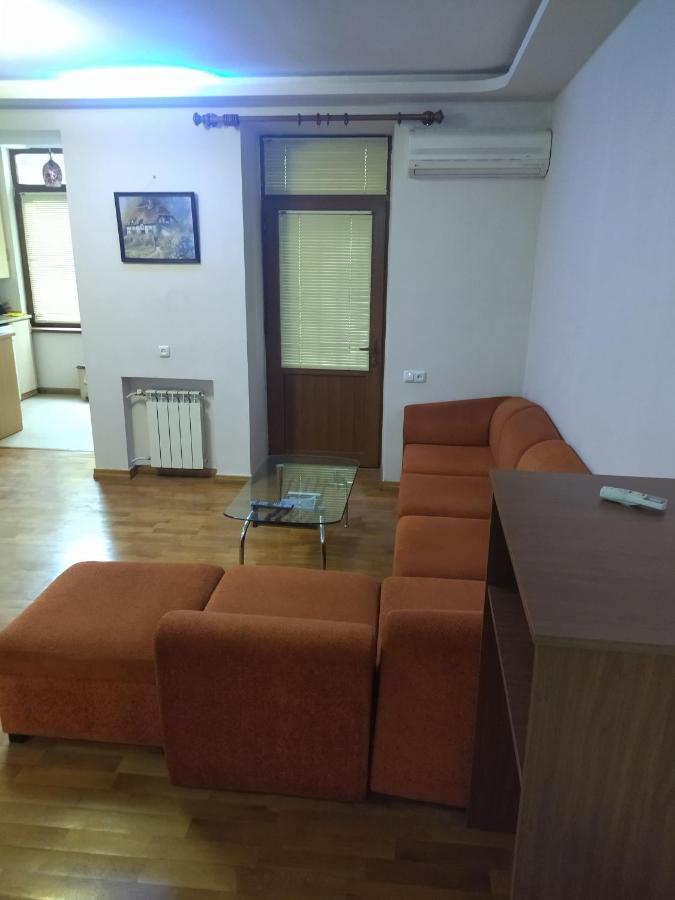 Abovyan 36 Apt & Tour 耶烈万 外观 照片