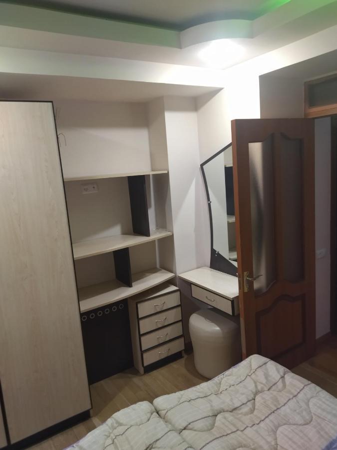 Abovyan 36 Apt & Tour 耶烈万 外观 照片
