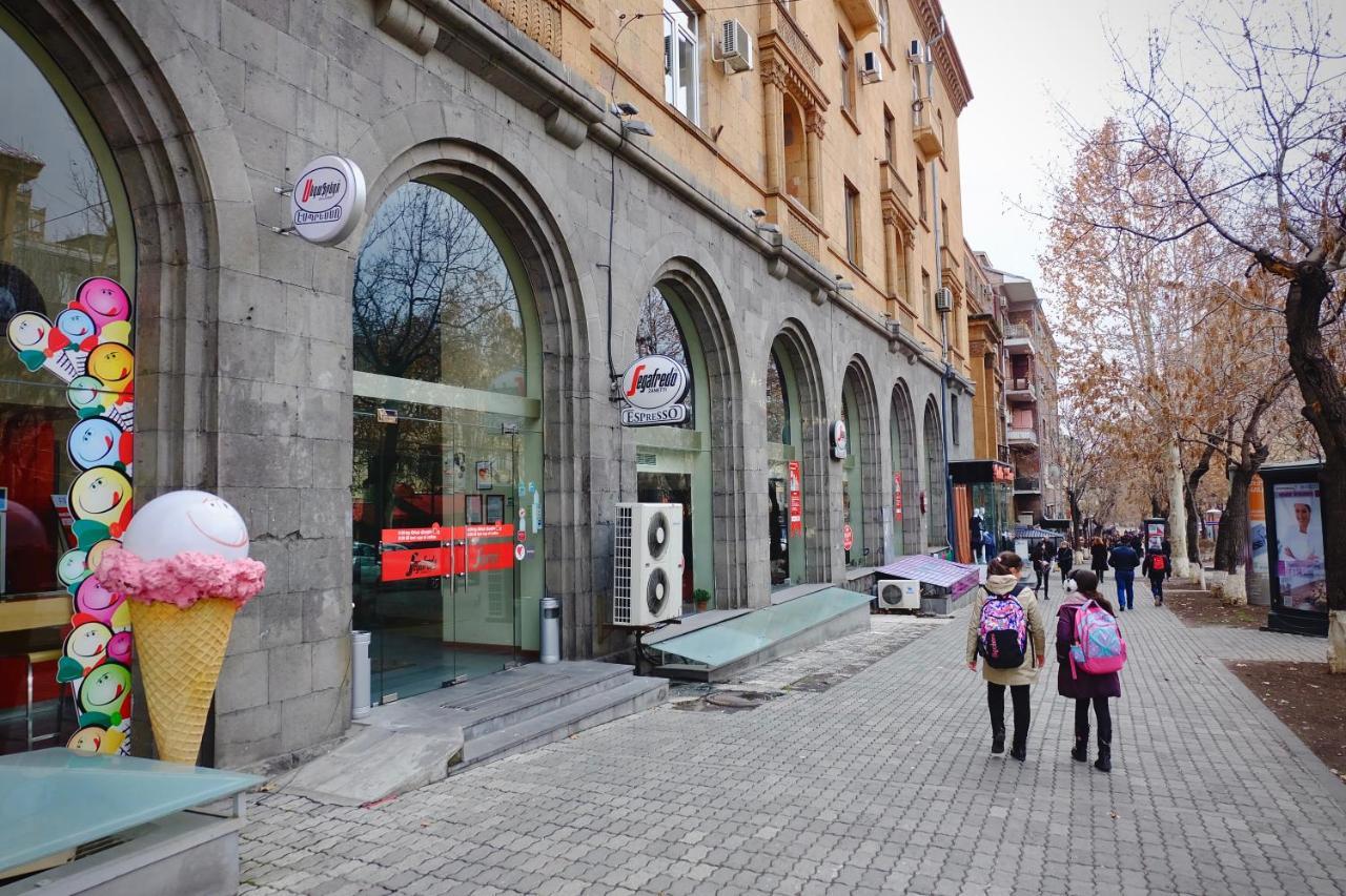 Abovyan 36 Apt & Tour 耶烈万 外观 照片