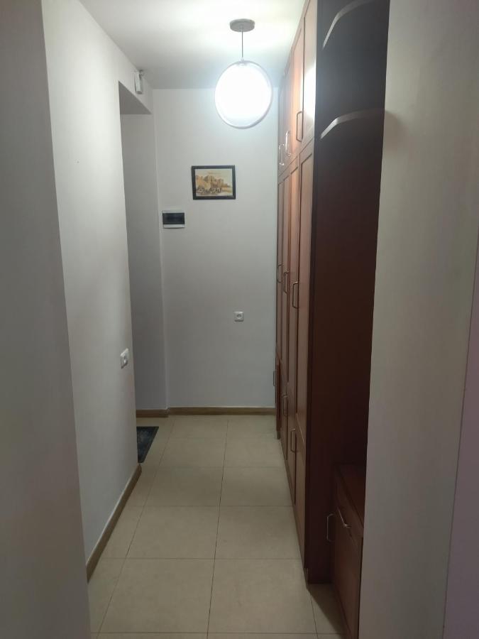 Abovyan 36 Apt & Tour 耶烈万 外观 照片