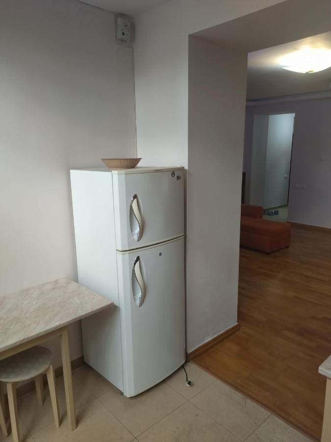 Abovyan 36 Apt & Tour 耶烈万 外观 照片
